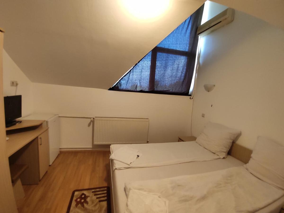 Pensiunea Alb バイレ・ウヌ・マイ 部屋 写真